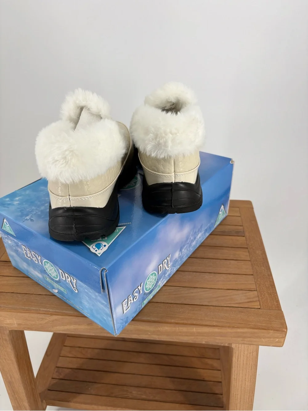New Easy Dry Cozy Faux-Fur Lined Slip-On Winter Clog - Cream size 7.5 M